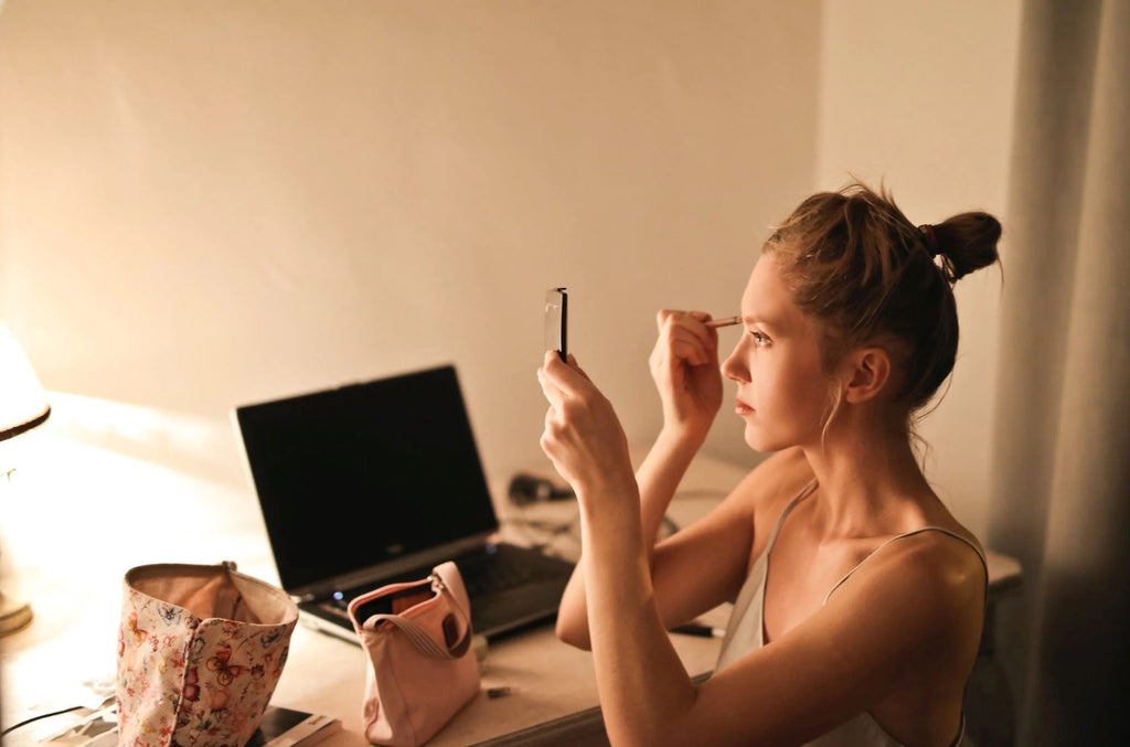 Consejos de maquillaje fáciles para invitadas de bodas